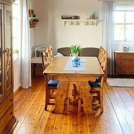 6 Person In Byrknesoy-by Traum Anneland